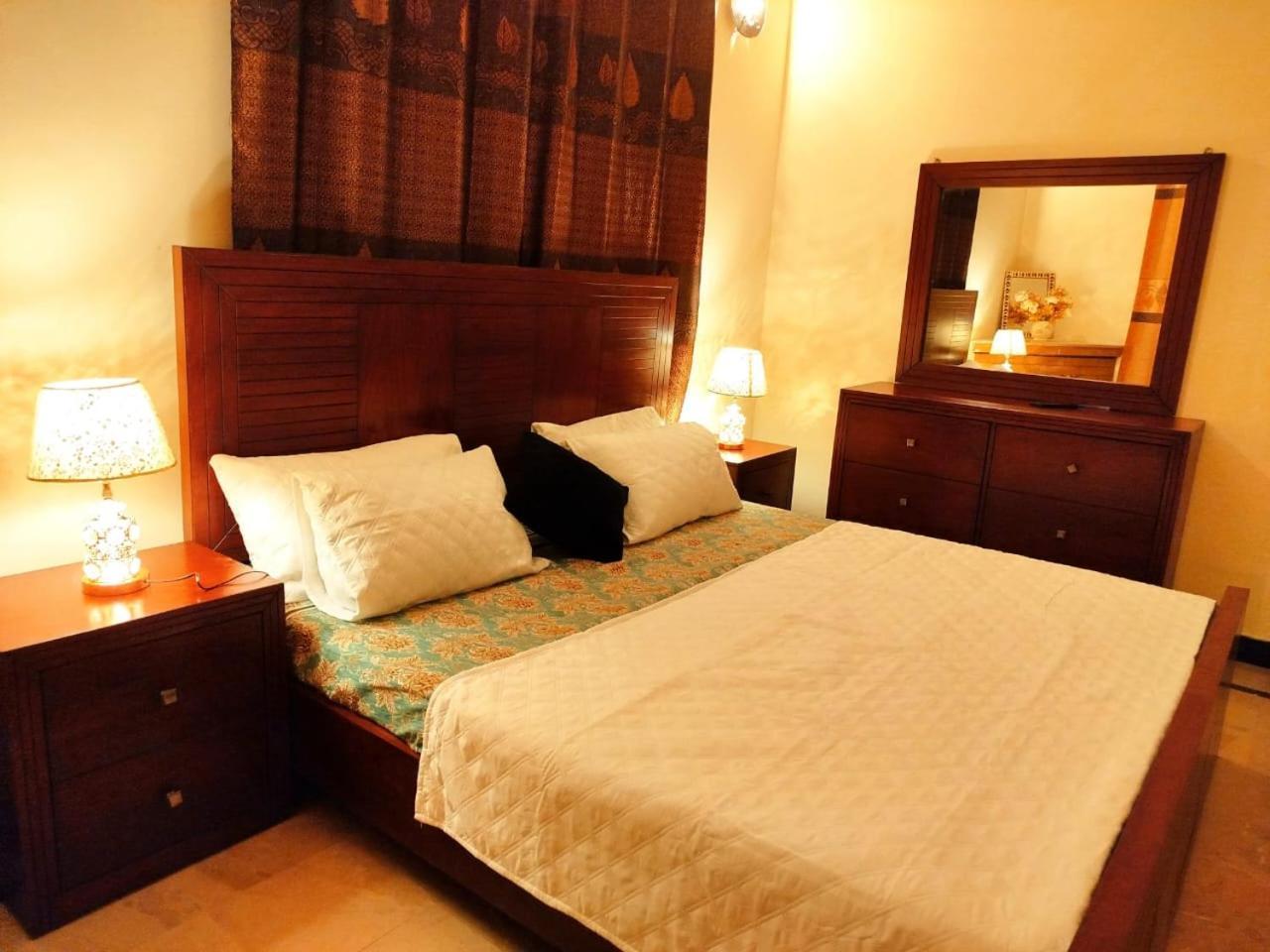 Royal Residential Hotel Iszlámábád Kültér fotó