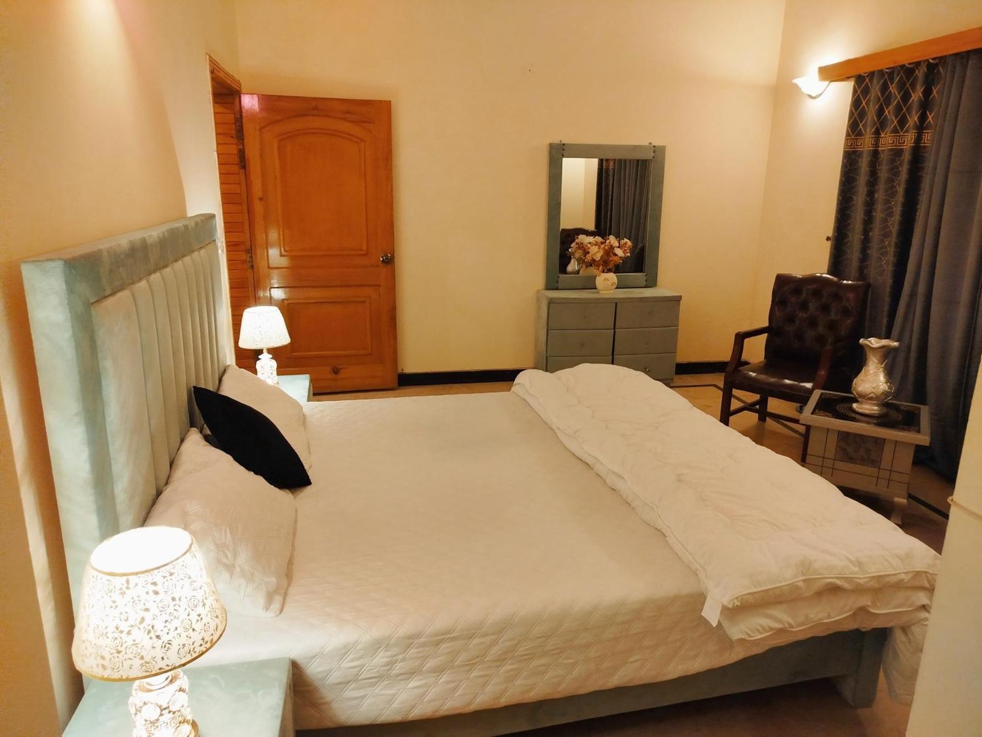 Royal Residential Hotel Iszlámábád Kültér fotó
